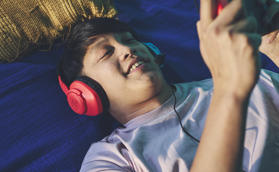 JBL Quantum 100N Play even longer in memory foam comfort - Image