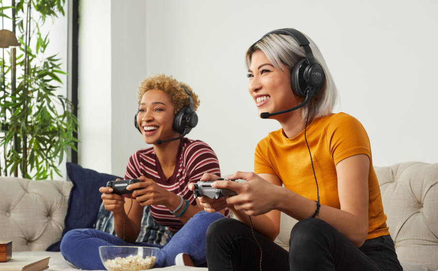 JBL Quantum 200 Be at the center of the game with JBL QuantumSOUND Signature - Image