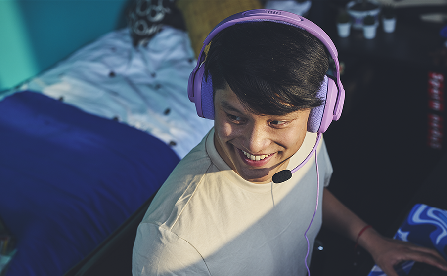 JBL Quantum 100M2 Play even longer with comfortable, breathable fabric ear cushions - Image