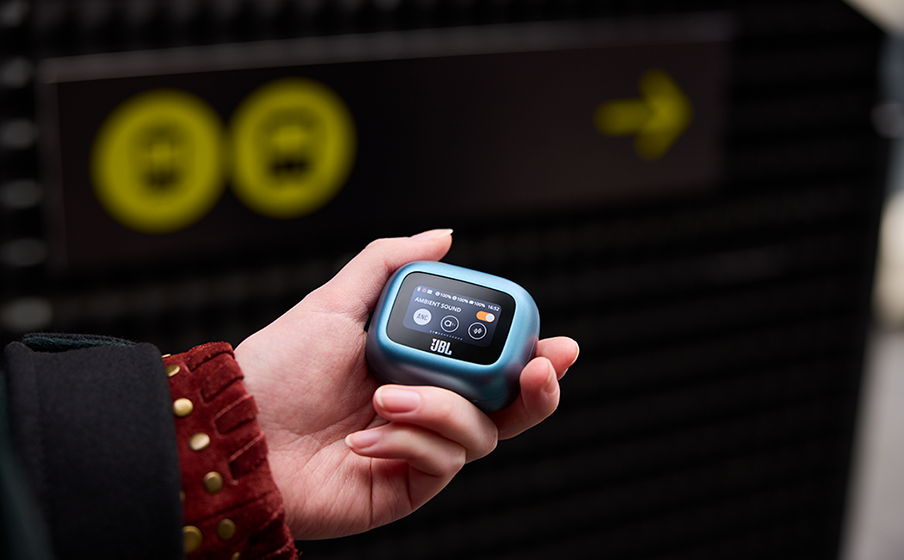 JBL Live Buds 3 Convenient Smart Charging Case™ for app-free control - Image