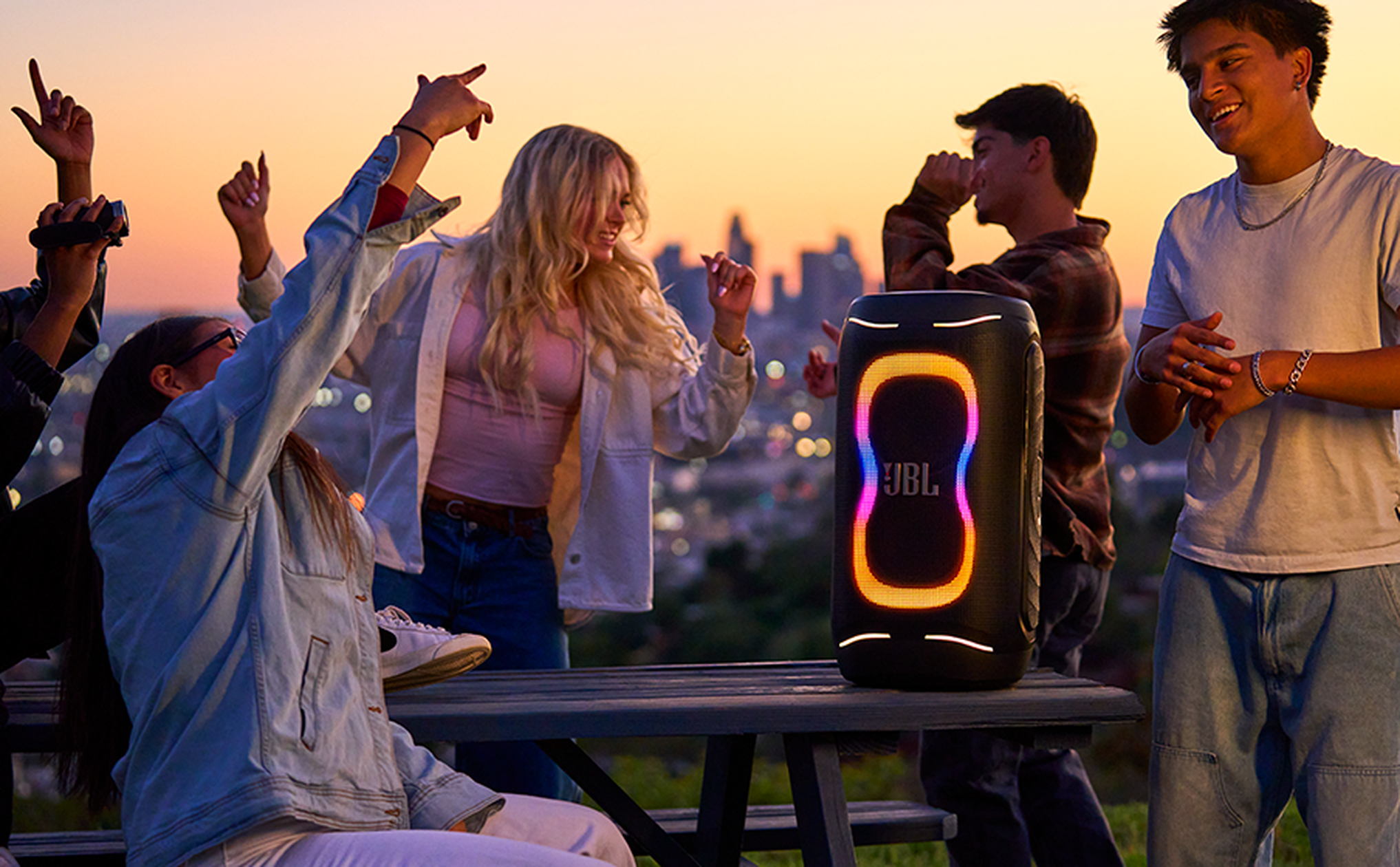 JBL PartyBox 130 mic input guitar karaoke party speaker