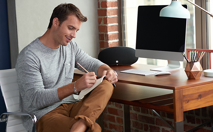 JBL Playlist Easily cast music to your speakers - Image