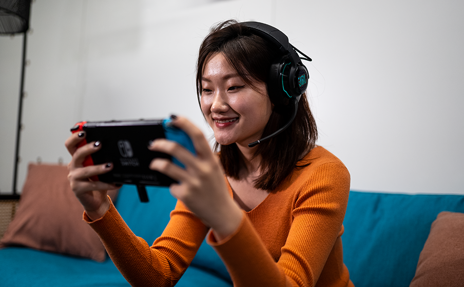 JBL Quantum 910 Wireless Be at the center of the game with Hi-Res certified JBL QuantumSOUND Signature - Image