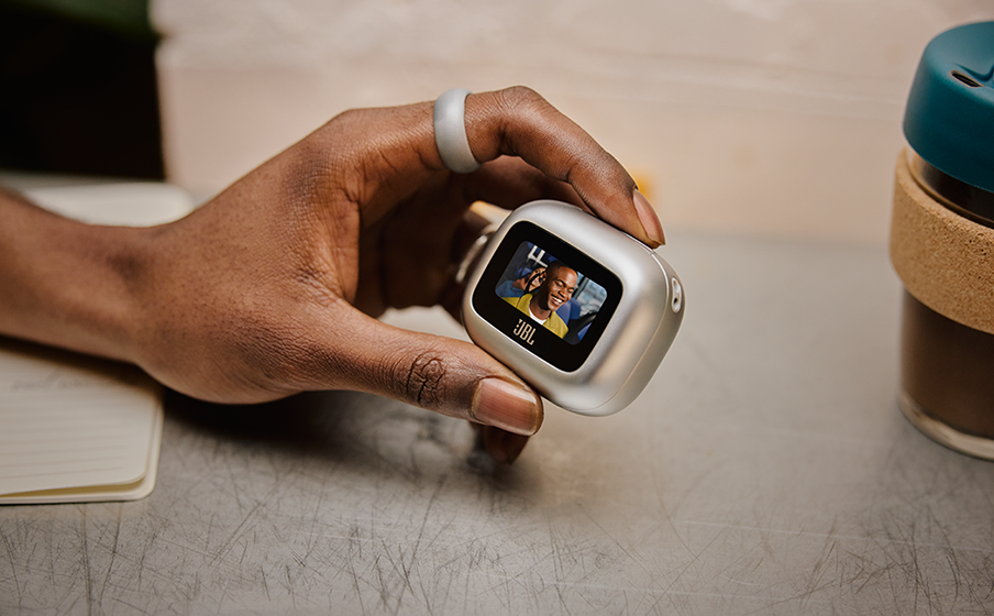 JBL Live Beam 3 Convenient Smart Charging Case™ for app-free control - Image