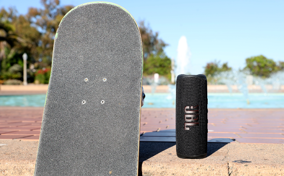 JBL FLIP 6 BLUETOOTH SPEAKER 12 Hours of Playtime - Image