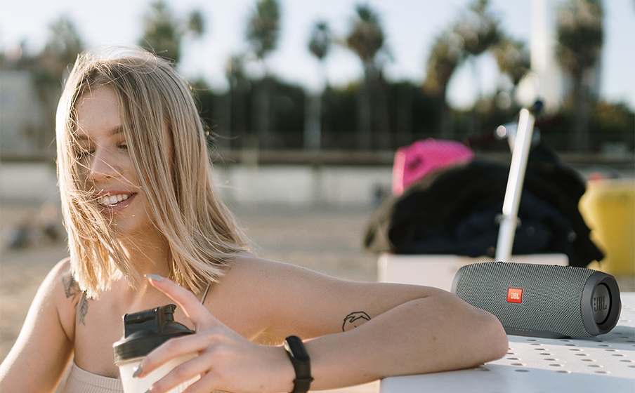 JBL Charge Essential Make a splash with IPX7 waterproof design - Image