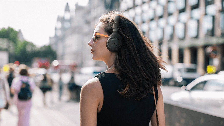 How do noise-cancelling headphones work? 